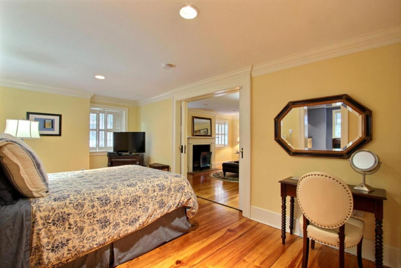 Bird Baldwin Magnolia Suite Savannah Exterior photo